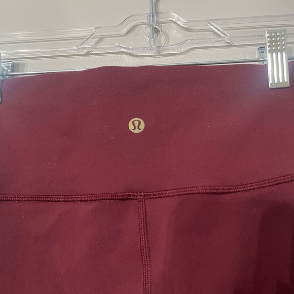 Lululemon Special Edition Women's Maroon Leggings Size 8 Gold Symbol - Picture 5 of 7
